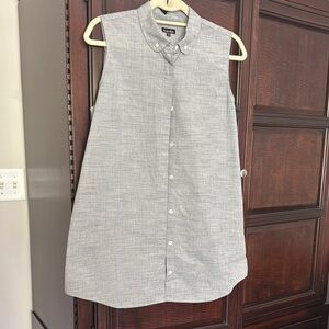 Sleeveless Gray Button-Up long top